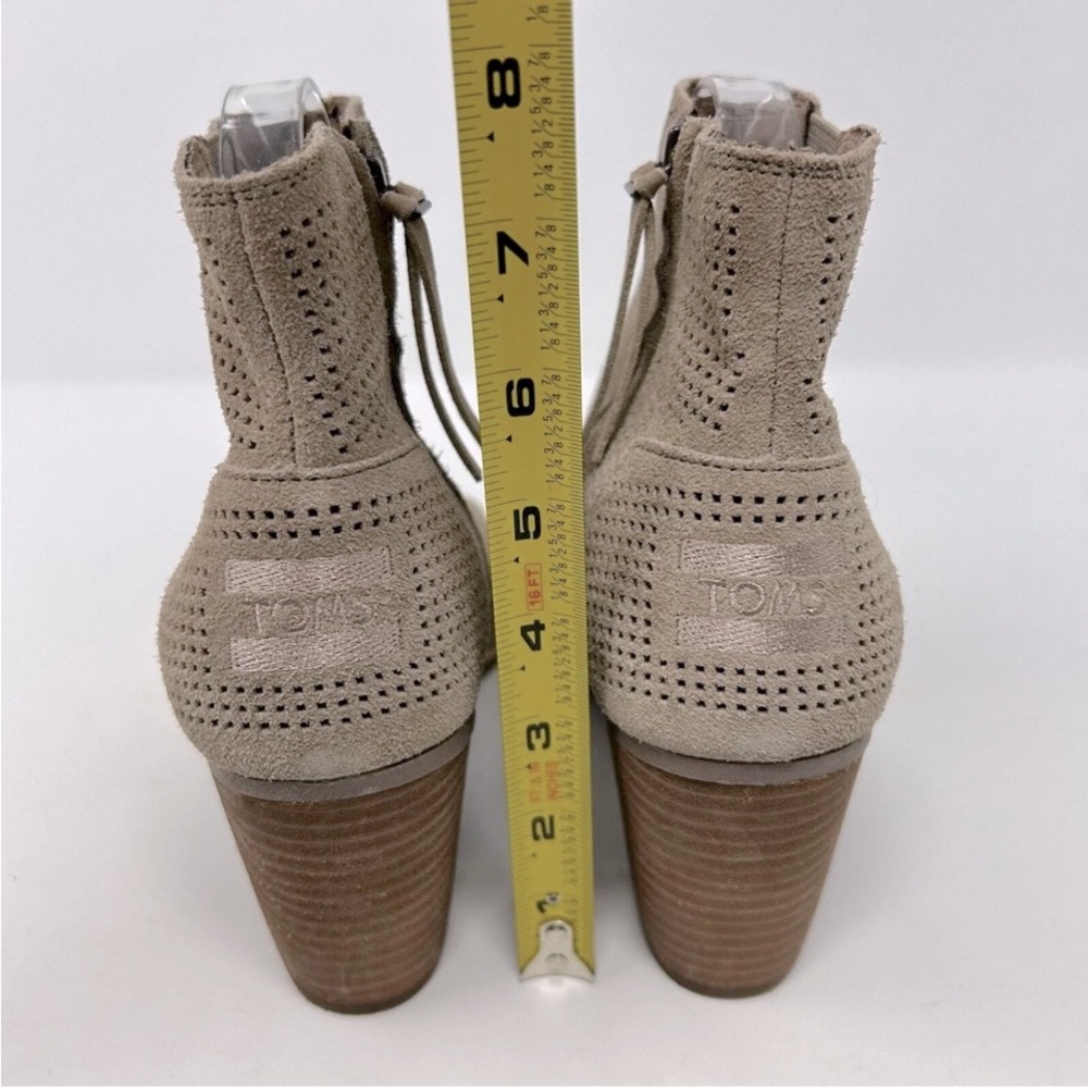 TOMS Suede Heeled Ankle Boots Open Toe Taupe Tan Gray Size 8 Perforated Bohemian - Picture 8 of 11